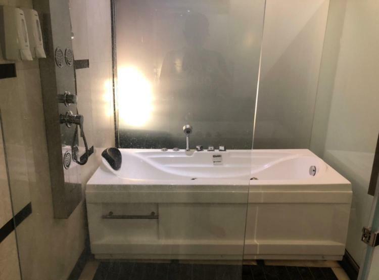 Virat Ambe Sports Club Hotell Ulhāsnagar Exteriör bild