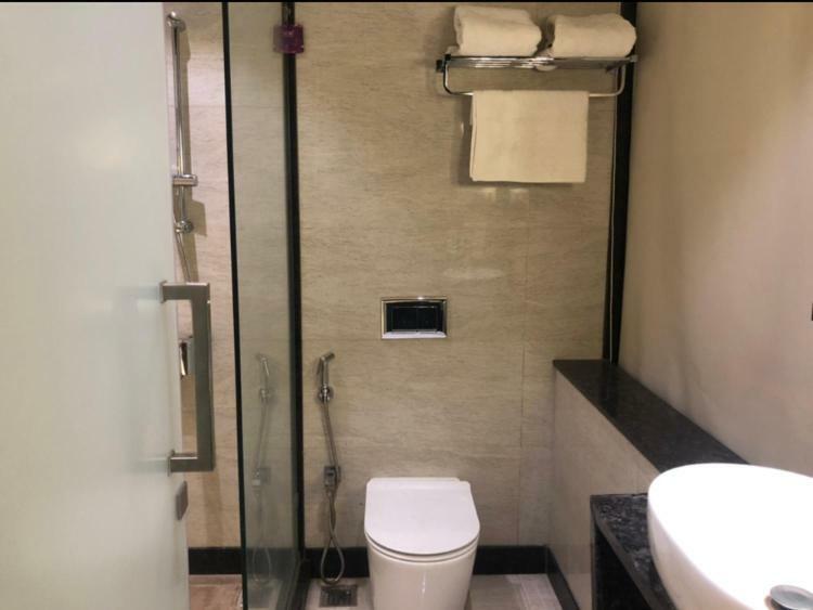 Virat Ambe Sports Club Hotell Ulhāsnagar Exteriör bild