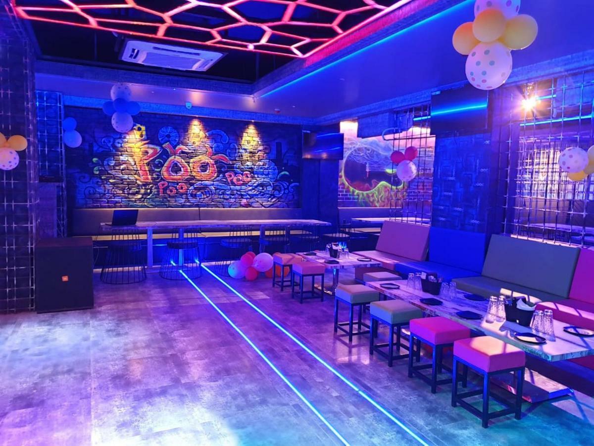 Virat Ambe Sports Club Hotell Ulhāsnagar Exteriör bild